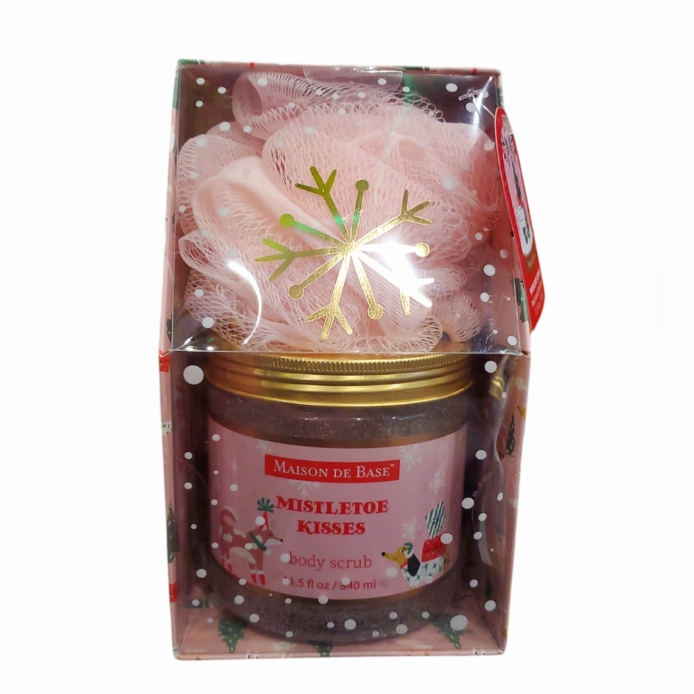 Maison De Base Mistletoe Kisses Body Scrub and Mesh Bath Pouf Gift Set NIB